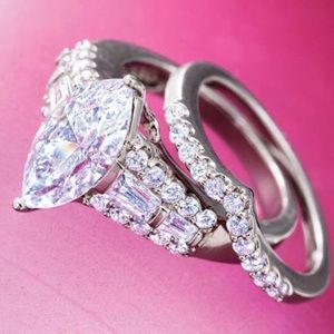 NWOT Stauer DiamondAura Marquise two ring set.